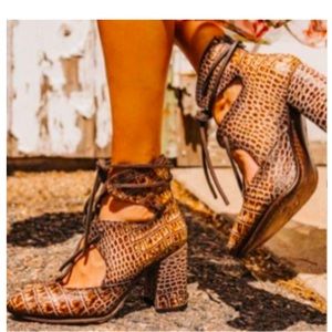 Freebird Joyce tan crocodile boots